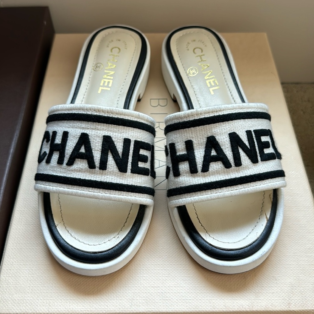 CHANEL CC logo sandals 36